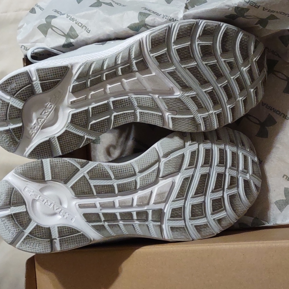 Under Armour size 9 athletic shoes - Picture 4 of 5